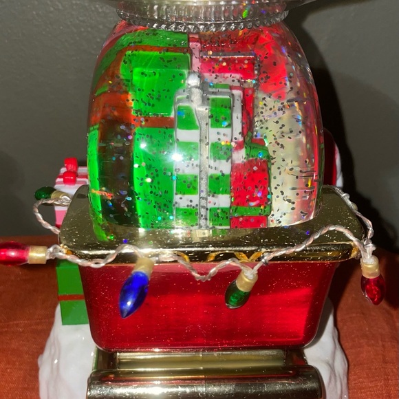Bath & Body Works Santa Sleigh Water Globe 3 Wick Candle Holder - Picture 4 of 9